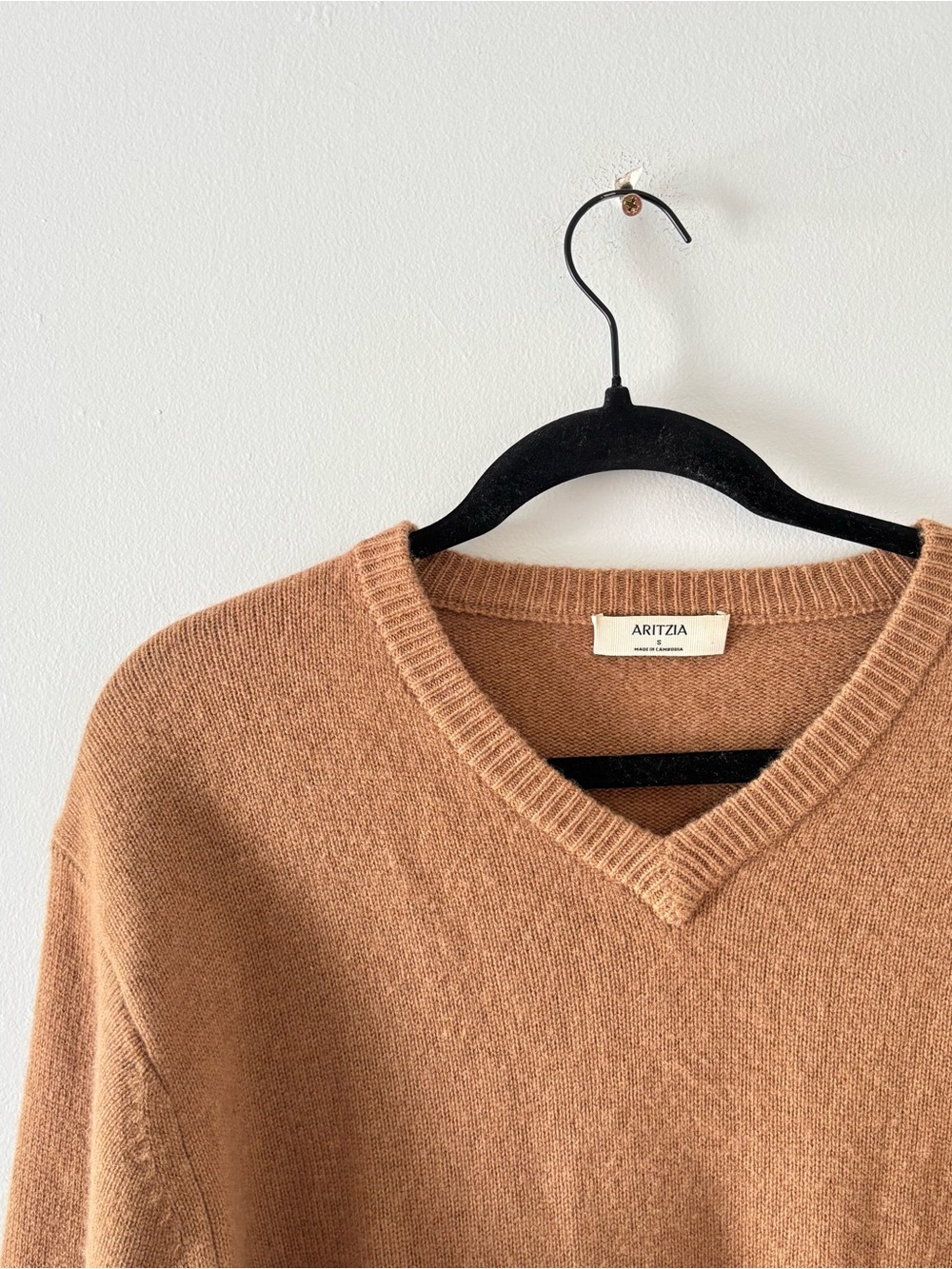 Aritzia Essential Cashmere Context Sweater V-Neck Relaxed Fit Rib Trim Tan - Picture 4 of 8